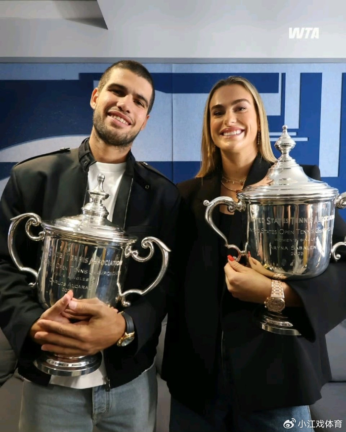 爆笑!萨巴伦卡当面把阿卡叫成辛纳,阿卡小发雷霆,抱着冠军奖杯要走