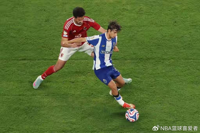 ​7000万！皇马盯上葡萄牙新核，但安切洛蒂真的需要他吗？|转会|罗德里戈·埃尔南德斯·卡斯坎特|圣地亚哥-伯纳乌足球场|维蒂尼亚-费雷拉|罗德里戈-莫拉_新浪体育_新浪新闻